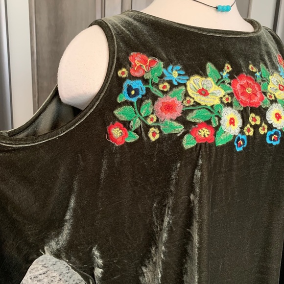 Umgee embroidered top - Picture 4 of 10